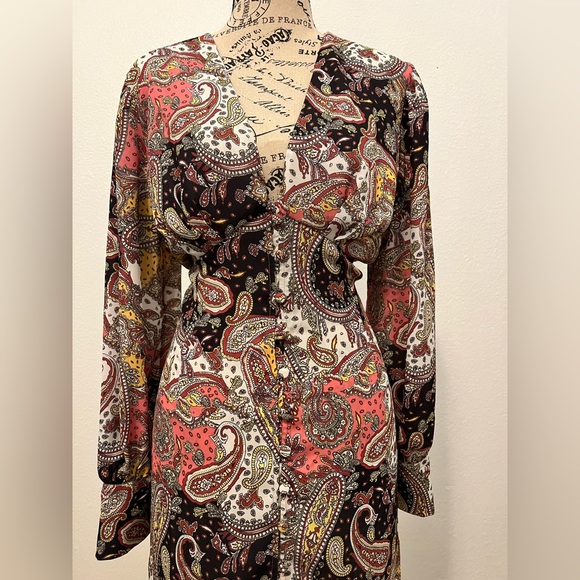 Pretty paisley dress- fits like 10/12 no stretch curve hugging dress - Picture 3 of 3